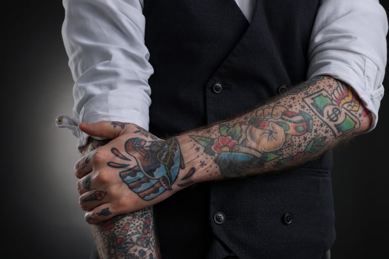 Hombre tatuado.
