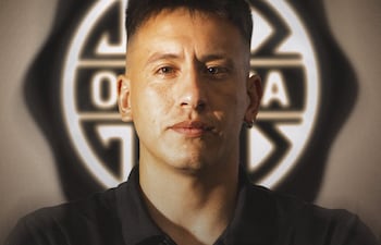 De esta forma, Olimpia hizo oficial la incorporación del portero uruguayo Carlos Sebastián Lentinelly Villavicencio (28 años).
