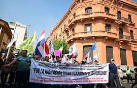 Multitudinaria movilización ciudadana en contra de la reforma de la caja fiscal planteada por el Ejecutivo.