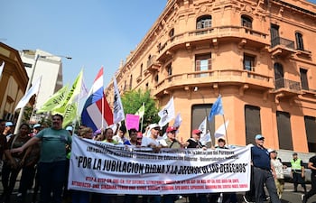 Multitudinaria movilización ciudadana en contra de la reforma de la caja fiscal planteada por el Ejecutivo.