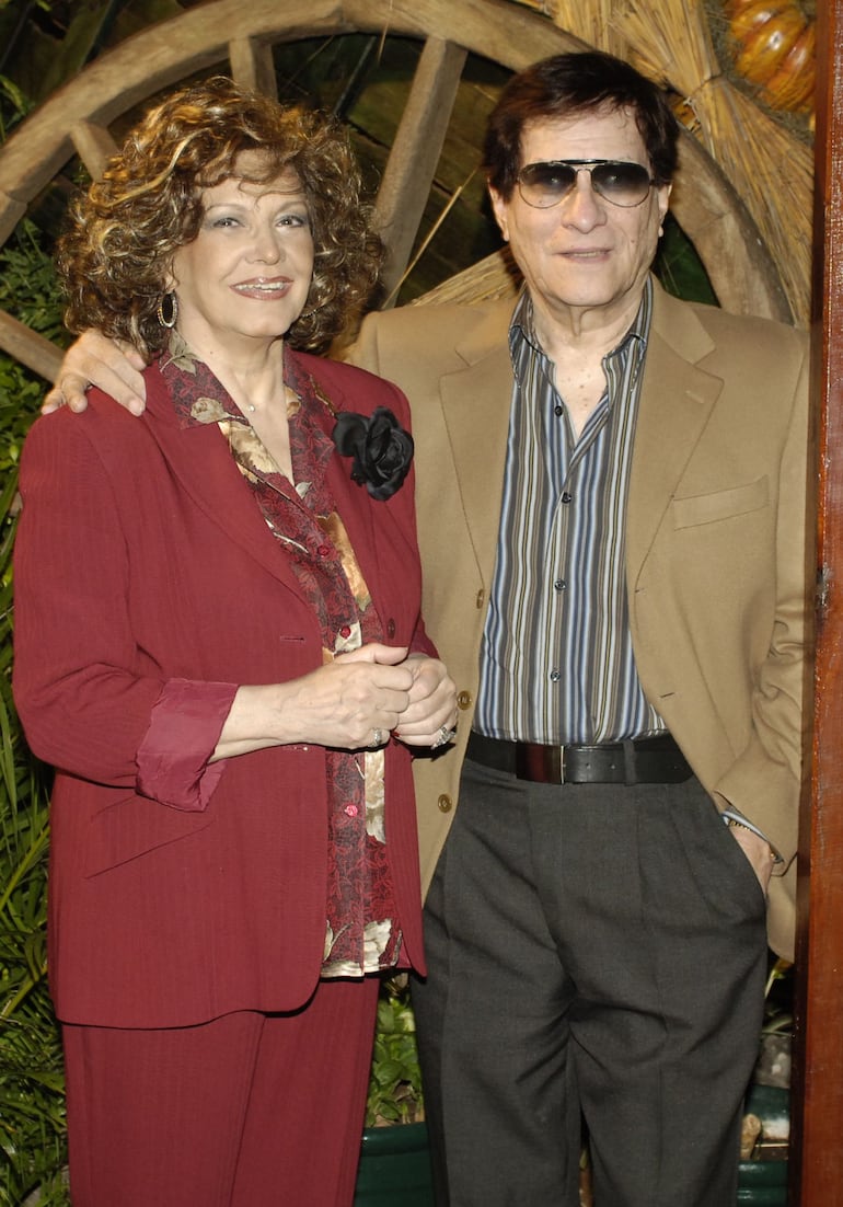 Alma María Vaesken y Johnny Torales, en una fotografía del año 2006, durante una de sus visitas a Paraguay.