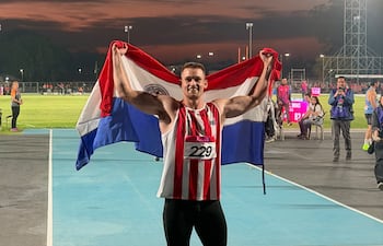 El jabalinista Lars Anthony Flaming consiguió la presea de oro y estableció nueva plusmarca en lanzamiento de jabalina, en los Suramericanos de Santa Fe.