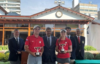 Marcelo Ruiz y Victoria Livieres festejan sus grandes actuaciones en la Copa Grau, en Lima.