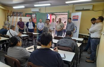 Curso para la atención de emergencias climáticas y altas temperaturas de la ANDE.