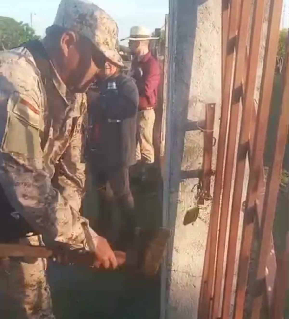 Rompen candados, pero las clases siguen suspendidas en Puerto Sastre