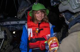 Greta Thunberg en el barco "Madleen" luego de su intercepción por fuerzas israelíes en el mar Mediterráneo, ayer lunes.