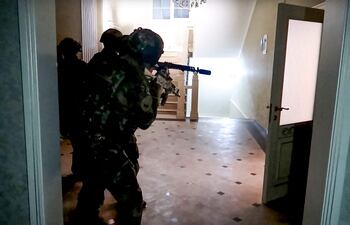Agentes de la FSB de Rusia durante una operación antiterrorista, este lunes en Daguestán.