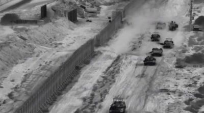 Captura de un video en la que se observa la movilización de tanques israelíes en la frontera norte de Gaza. (AFP)