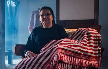 Con cada hilo entrelazado, Rosa Segovia tejió para la Albirroja un poncho que llevó a la presentación oficial de la selección nacional la identidad, la tradición y el corazón del pueblo paraguayo.