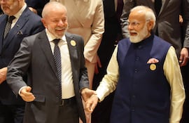 El presidente de Brasil, Luiz Inacio Lula da Silva (i) y el primer ministro de India, Narendra Modi.