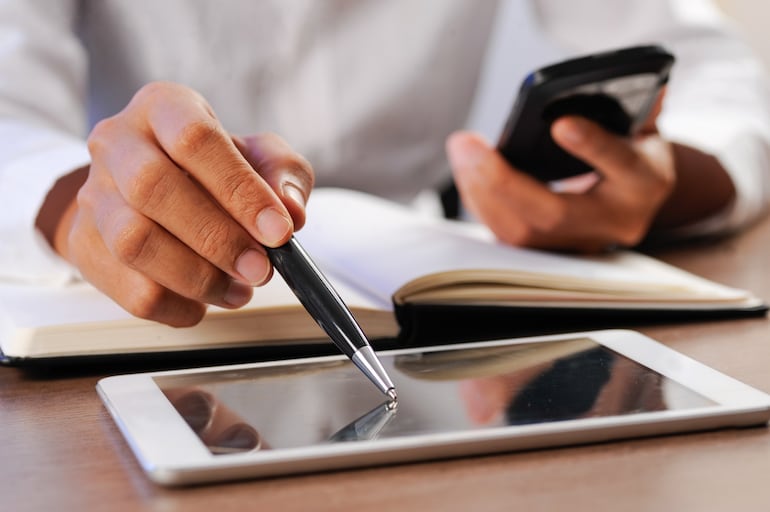La firma electrónica ya forma parte de distintos procesos administrativos dentro del Estado y también gana espacio en el sector privado. (Imagen gentileza).