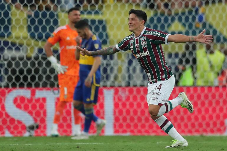 Germán Cano de Fluminense celebra un gol hoy, en un partido de la final de la Copa Libertadores entre Boca Juniors y Fluminense en el estadio de Maracaná, en Rio de Janeiro (Brasil).