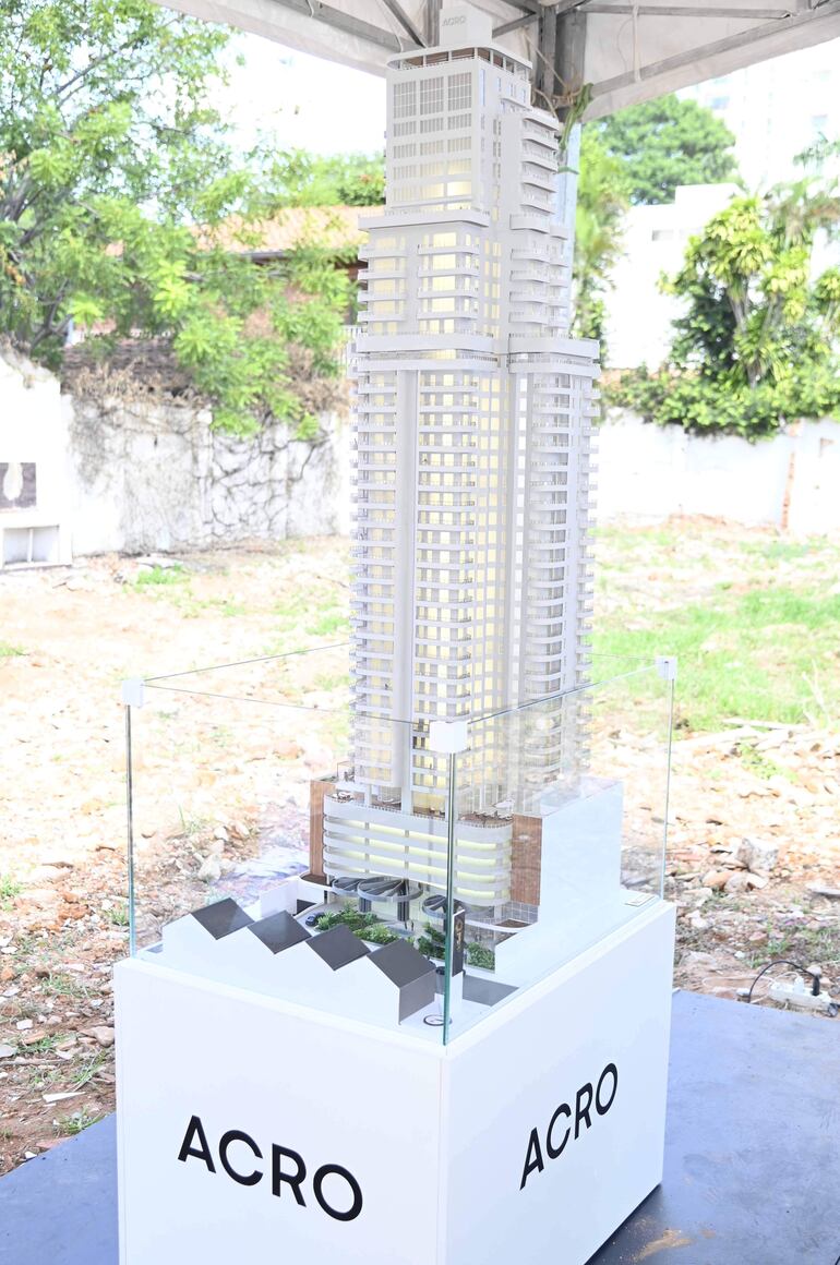 Maqueta de Acro Home 43 que será construido frente al Shopping del Sol.