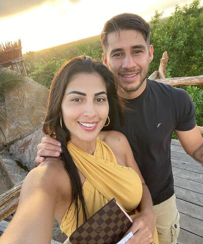 Los esposos Iván Torres y Cristina Aranda están solitos en Tulum, México.