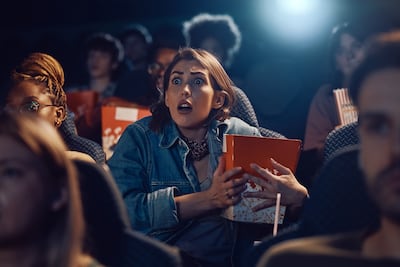 ¿Por qué nos gusta sentir miedo? La ciencia detrás del placer del terror.