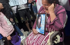 Familiares de Sara Prieto participan en una protesta en Nueva Asunción demandando justicia por su muerte.