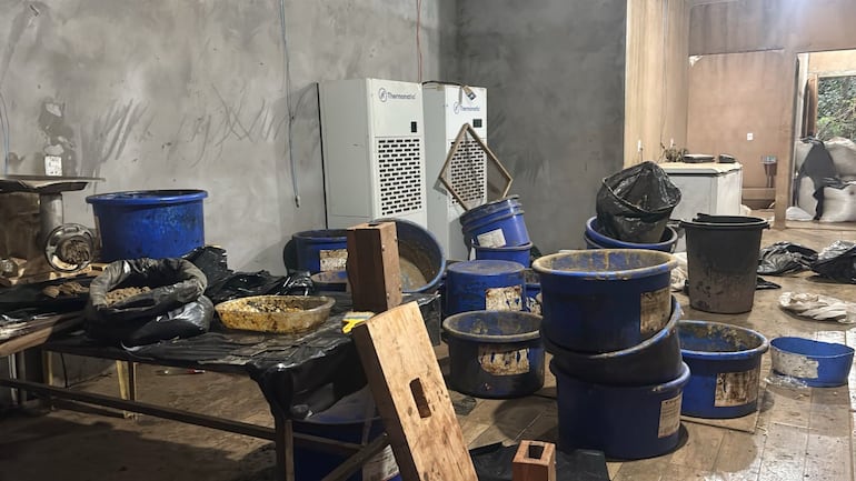 El laboratorio de procesamiento de marihuana premium funcionaba en una casa en construcción en Capitán Bado.