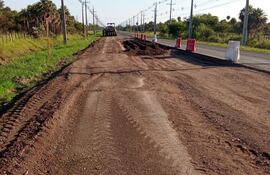 Gran parte de la ruta PY9 se encuentra en pésimas condiciones. El Consorcio Central Vial se encarga de la reconstrucción de la ruta en la zona de Villa Oliva, departamento de Ñeembucú.