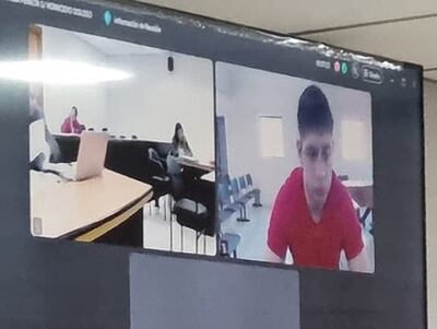 Tiago Ortola, quien fue condenado hoy a 28 años de cárcel por un atentado ocurrido en el barrio Santa Ana hace un año, participó en el juicio a través de medios telemáticos.