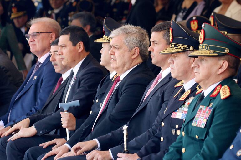 Santiago Peña, Enrique Riera y el comandante de la Policía, Crio. Carlos Benítez.