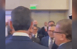 Video muestra abrazo entre Peña y Abdo y alimenta versiones de un abrazo republicano.