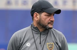 Jorge Osmar González Frutos (51 años), entrenador de Recoleta FC.