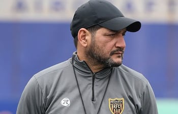 Jorge Osmar González Frutos (51 años), entrenador de Recoleta FC.