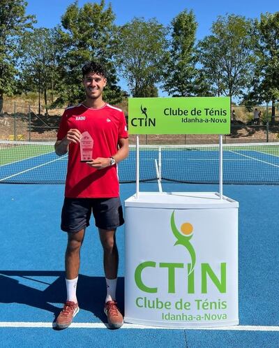 El paraguayo Adolfo Daniel Vallejo Álvarez (28/4/2004) sumó su segundo título profesional al consagrarse campeón en Portugal y hoy arranca otro desafío.