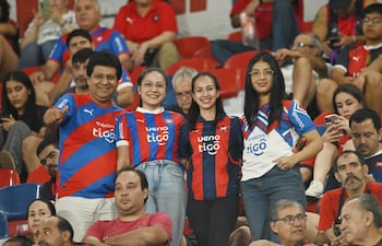 Los aficionados azulgranas presentes en el estadio La Nueva Olla para presenciar el encuentro entre Cerro Porteño y Recoleta, por la octava ronda del torneo Apertura.