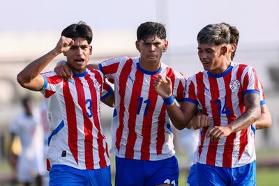 Los jugadores de la selección de Paraguay celebran un gol en un amistoso previo al Mundial Sub 17 Qatar 2025.
