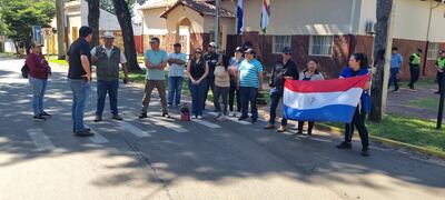 Vecinos de Loma Perõ exigen solución inmediata por la paralización de la Ruta del Progreso.