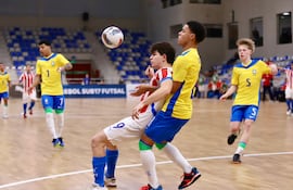 Brasil derrotó en forma categórica 7-0 a Paraguay, para avanzar a la final del certamen sudamericano Sub 17 que se disputa en nuestro país.