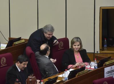 Senadores aplazarán nuevamente el proyecto de ley que eleva las penas contra abusadores de niños.