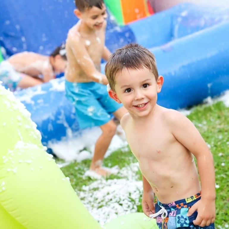 Gastón disfrutó al máximo su fiesta de cumple. (Instagram/Denise Hutter)