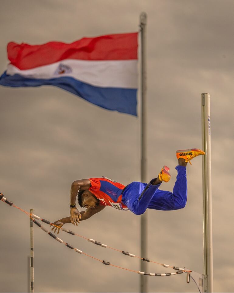 Poco antes que se desatara la tormenta en Asunción, se cumplieron algunas de las pruebas de atletismo.