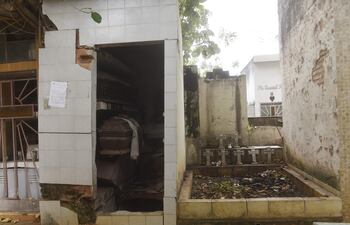 El Cementerio de la Recoleta de Asunción está en ruinas. En la imagen, uno de los panteones que están al borde del colapso.