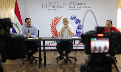 El ministro de Educación, Luis Ramírez (centro), el viceministro de Educación Superior, Federico Mora y el director de Educación Superior, Daniel Pérez.