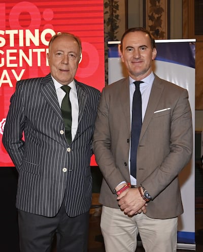 El embajador argentino, Guillermo Nielsen, y el gerente general de Paranair, Jaime Cassola.