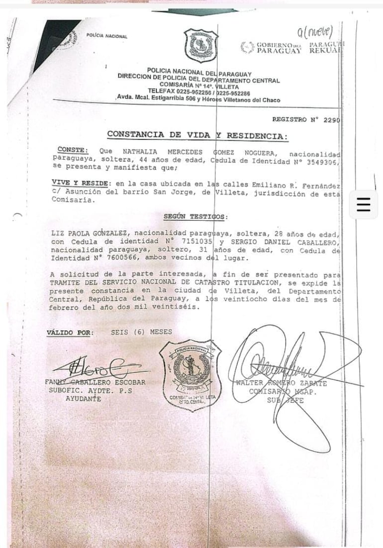 En el antecedente policial solicitado consta que la solicitante tiene vivienda, y que la solicitad del antecedente tiene como objetivo la gestión de un título de tierras fiscales.