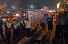 La manifestación de luqueños se realizó en la noche del viernes.