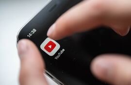 Los padres son los que incluyen a los menores en videos y selfis.