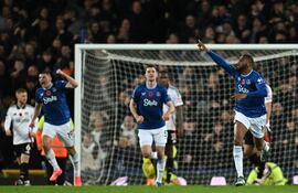 Everton empató sobre la hora