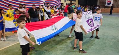 Acto de inauguración del torneo de Fútbol de Salón Categoría hasta 13 años en Fuerte Olimpo.