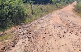 Vecinos de la comunidad de Chako’i solicitan asistencia urgente para la reparación del camino vecinal que une la localidad con la ciudad de San Juan Bautista, Misiones.