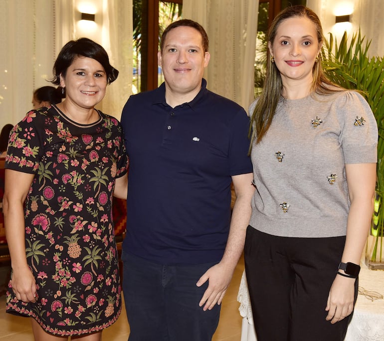 Ana Gómez, Manuel Morínigo y Adriana Orrego.