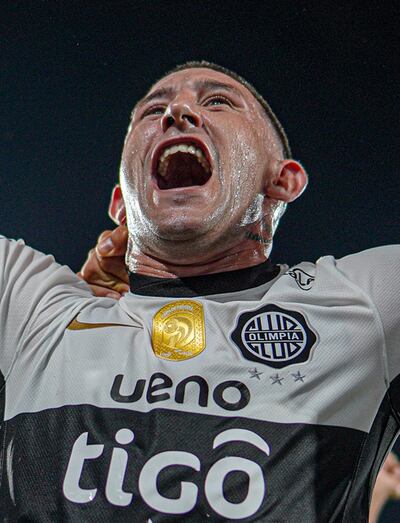 Facundo Gabriel "Topo" Zabala, festejando un triunfo de Olimpia a todo pulmón.