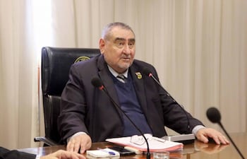 El subcotralor Felix Paiva ordenó un sumario contra Antonio Fretes por no haber presentado declaración jurada al salir del cargo.