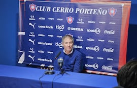 El entrenador de Cerro Porteño, Ariel Holan tras la derrota ante Sportivo Trinidense, por la penúltima ronda del torneo Apertura 2026.