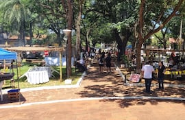 La Feria Mangoré de emprendedores abrió la XXV edición del Festival Internacional del Batiburrillo, Siriki y Chorizo Sanjuanino con participación de productores, artesanos y números artísticos.