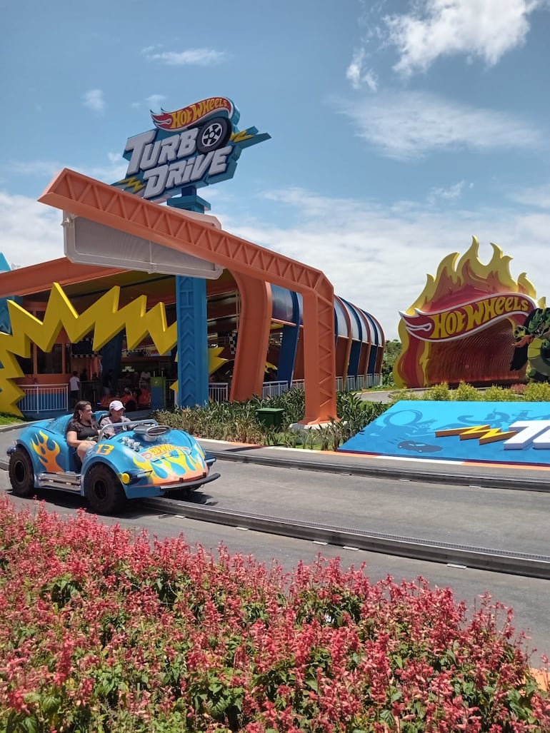 Los autos de juguete Hot Wheels son llevados a la vida real, para el disfrute de chicos y grandes.